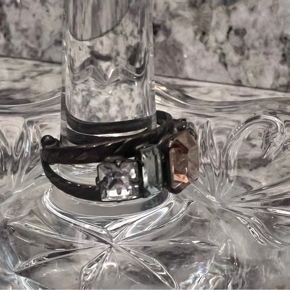 Sorrelli Adjustable 5 Stone Ring - Picture 4 of 8